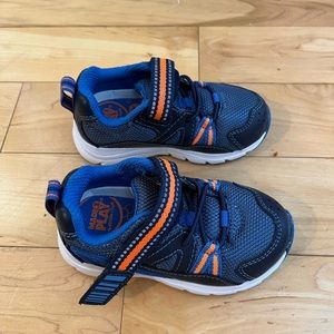 NWOT Stride Rite Made 2 Play Sneakers